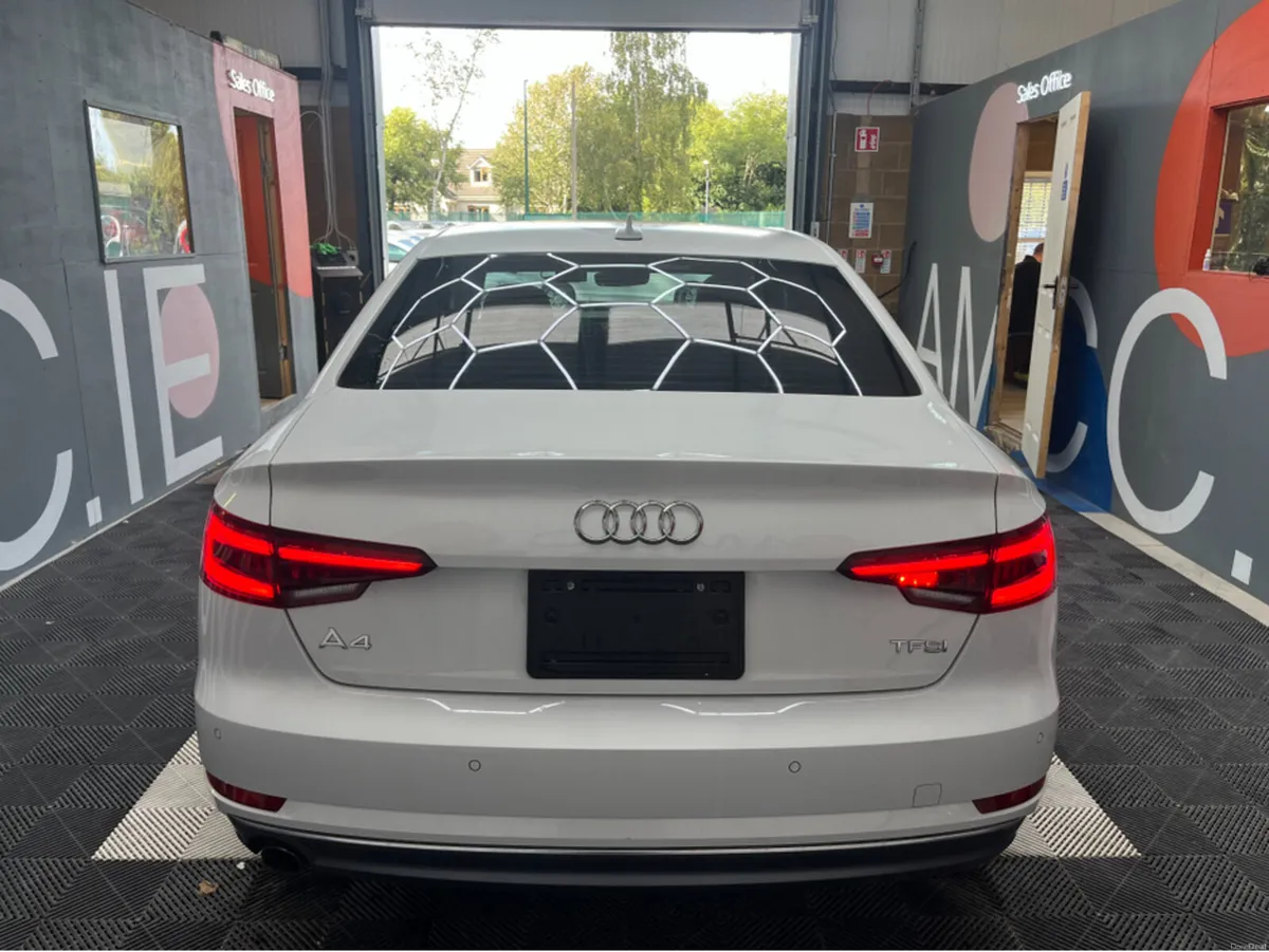 Audi A4 2018 AUDI A4 AUTOMATIC 1.4 TFSI / 32k KMs - Image 5