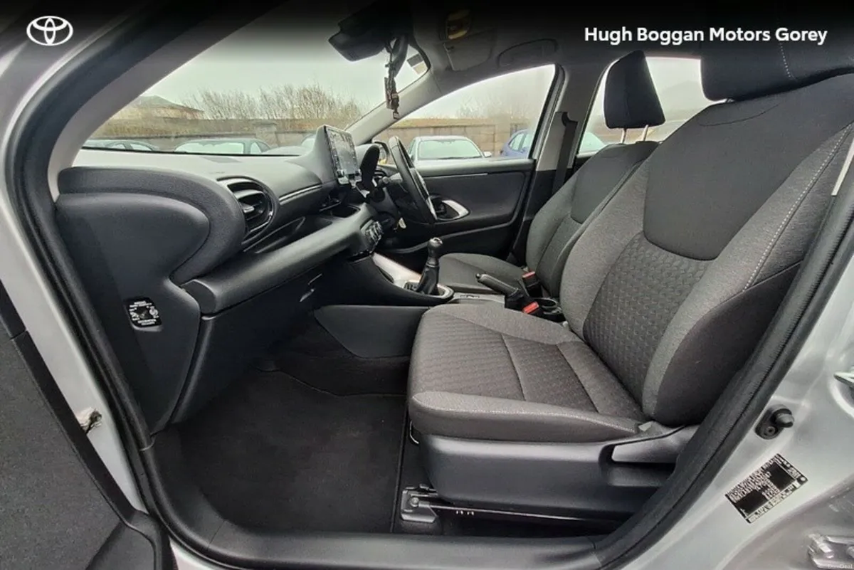 Toyota Yaris 1.0 Luna Manual - Image 6