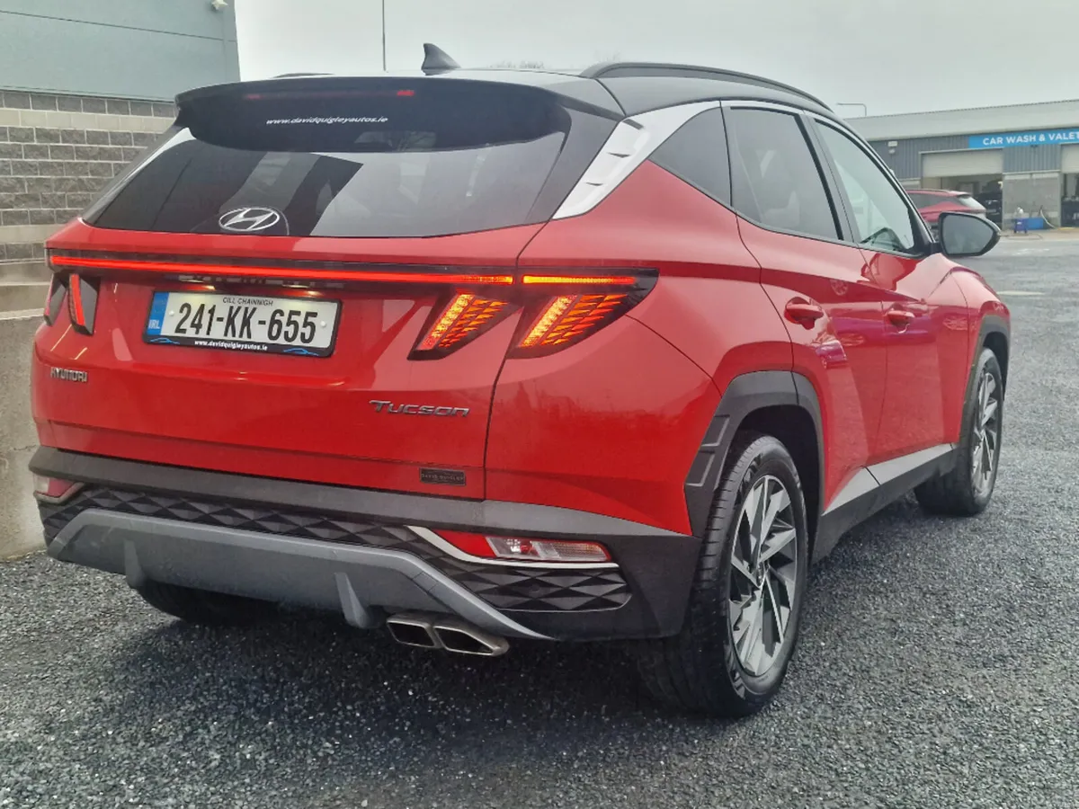 Hyundai Tucson Executive Plus TWO Tone 5DR 1.6D*QU - Image 3