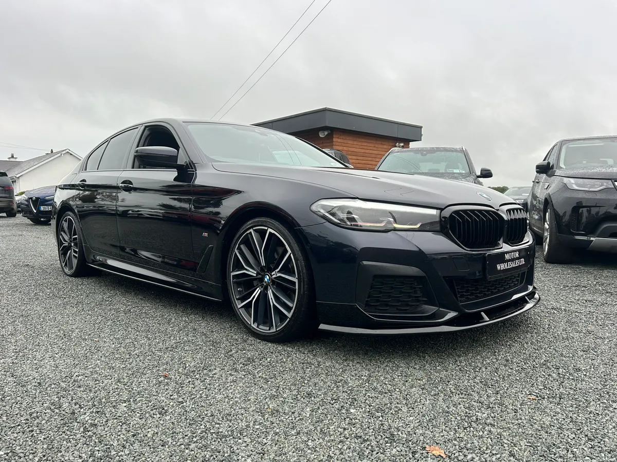 212 BMW 520D M SPORT LCI CARBON BLACK ON BLACK - Image 1