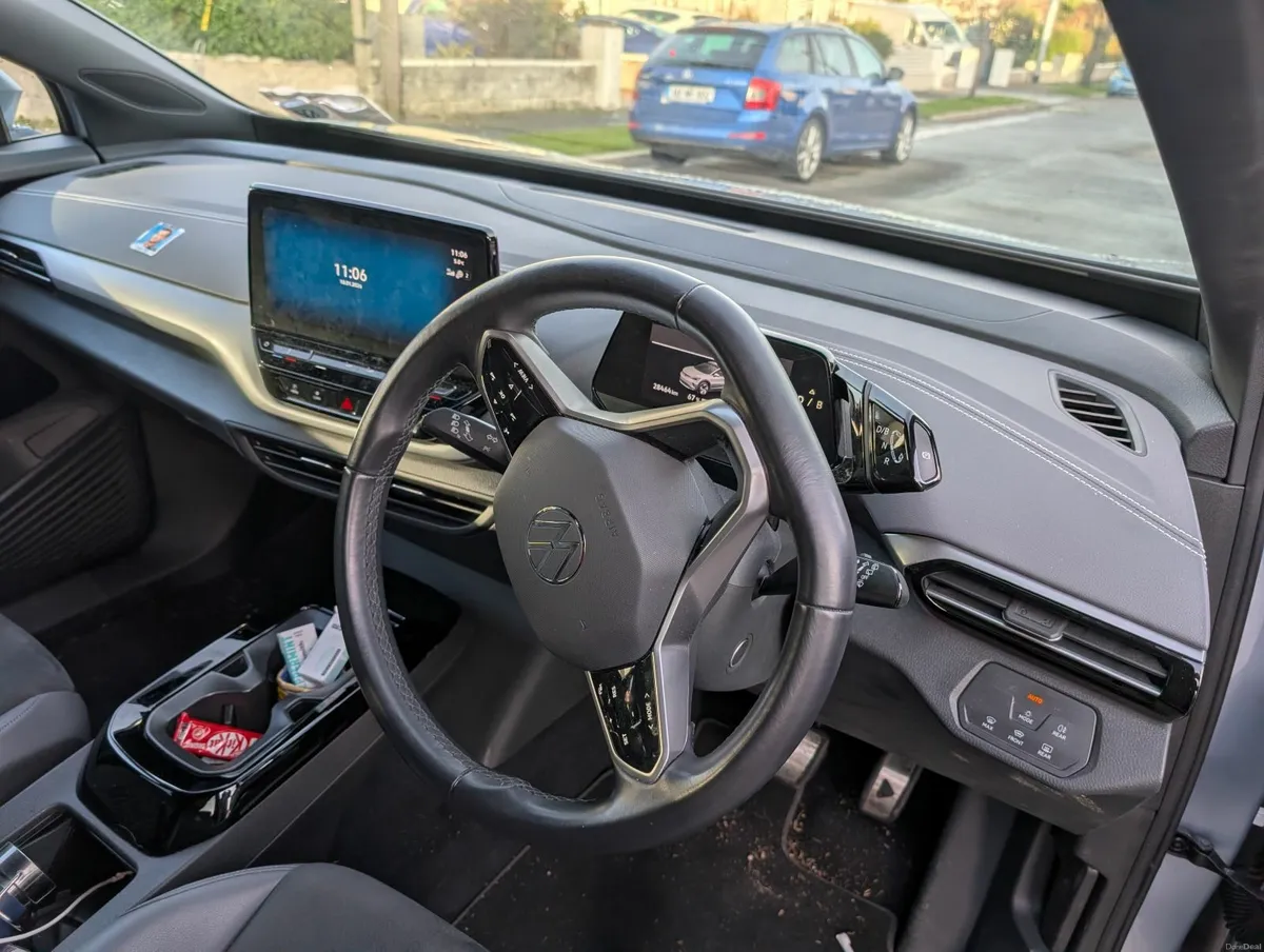 Volkswagen ID.4 2023 77kWh 174bhp Low Mileage - Image 2