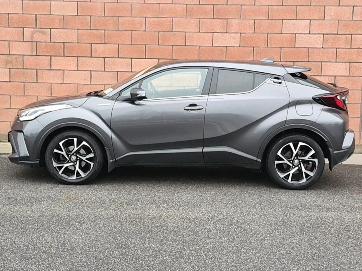 Toyota C-HR Hybrid Sport. - Image 3