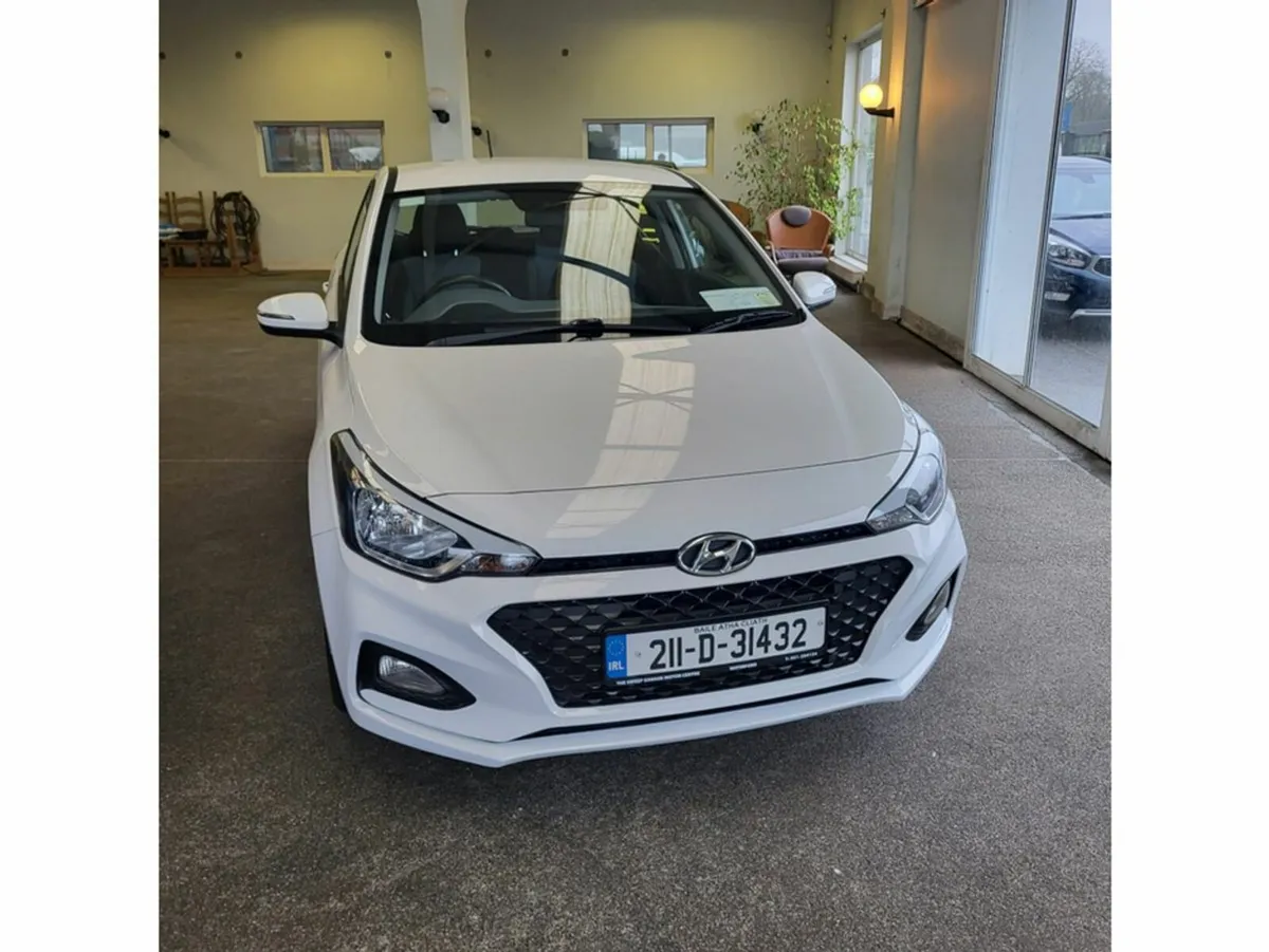 Hyundai i20 ACTIVE PETROL CLASSIC FACELIFT 5DR - Image 4