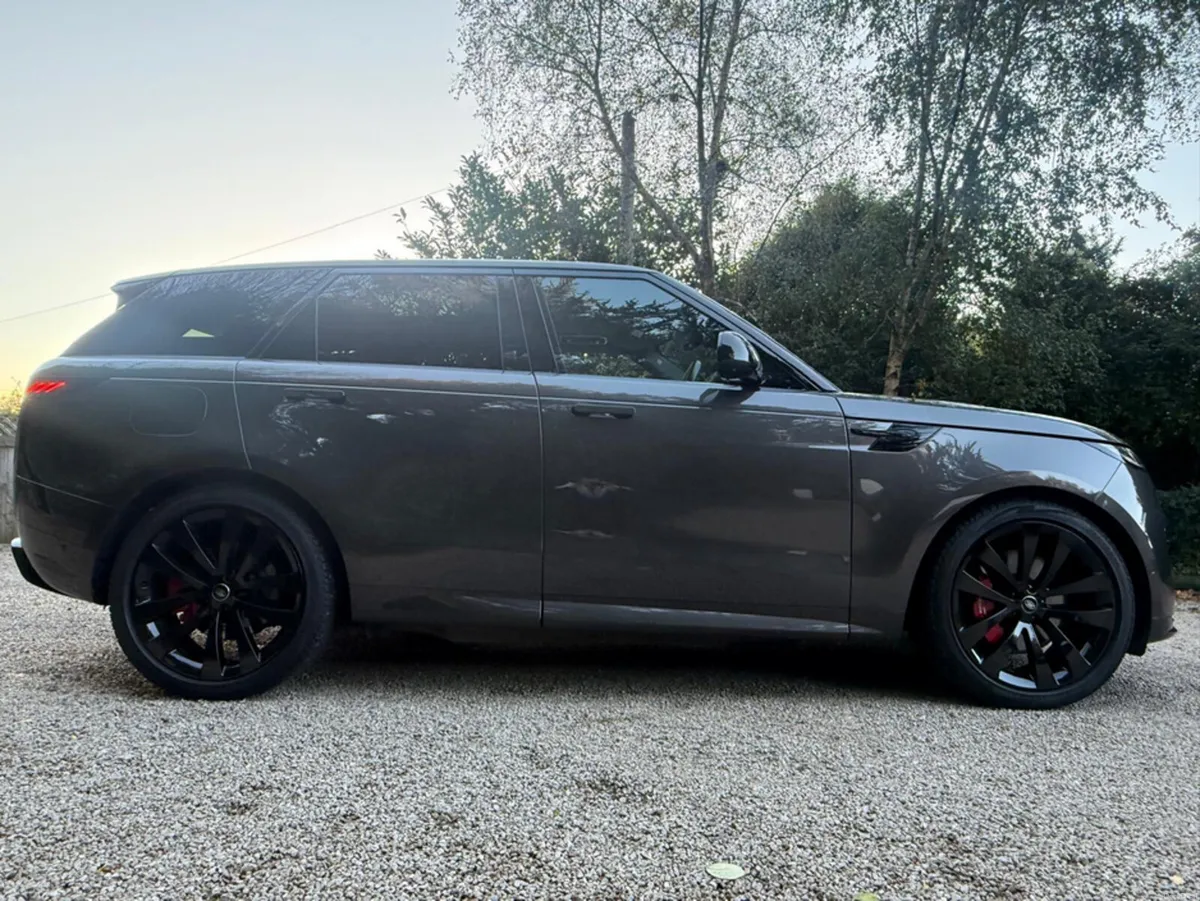 Land Rover Range Rover Sport P460E DYNAMIC SE *Hug - Image 2