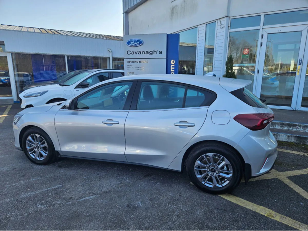 Ford Focus TITANIUM 5DR 1.0T 125 MHE - Image 3