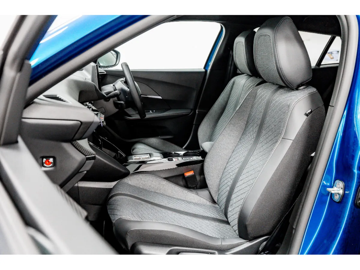 Peugeot 2008 *Demo model* E-Allure 54kWh Auto 155H - Image 5