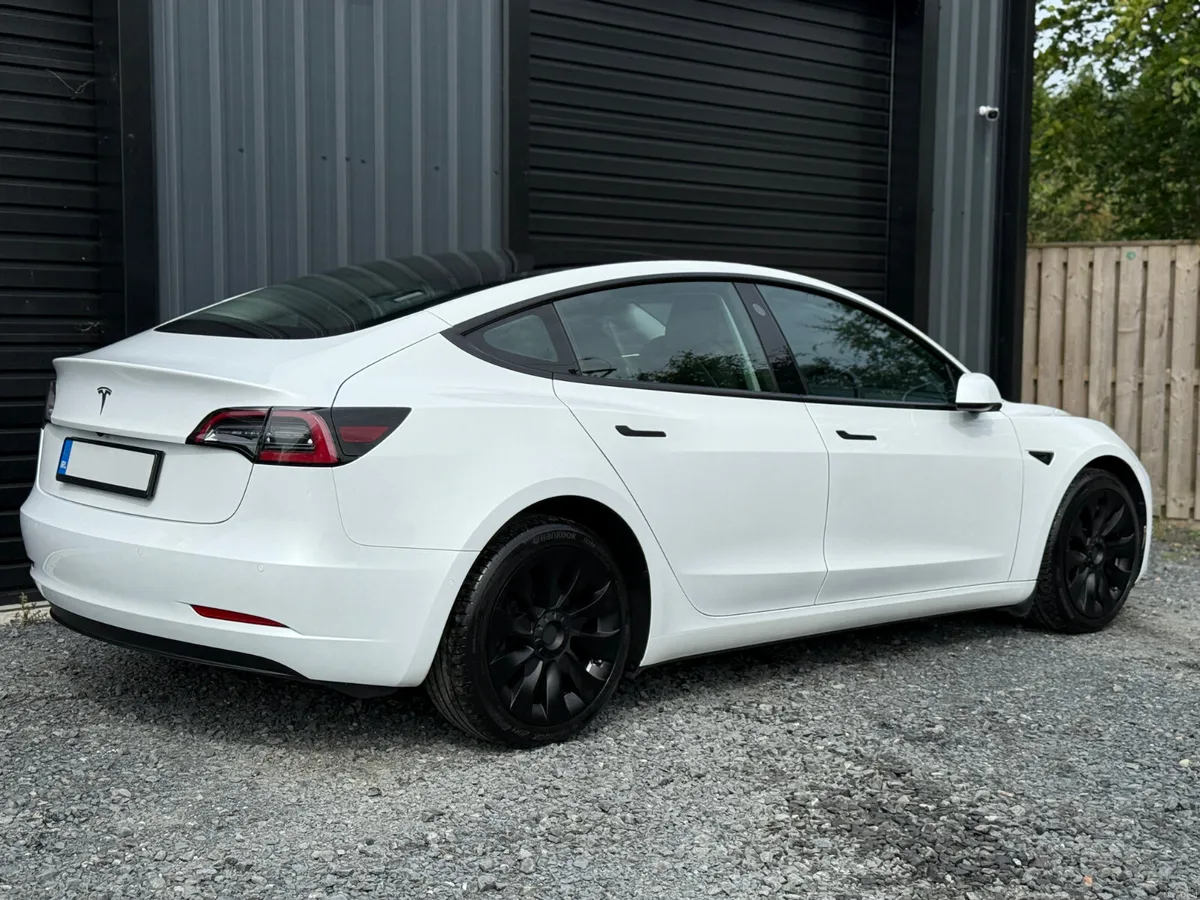Tesla Model 3 2022 - Image 3