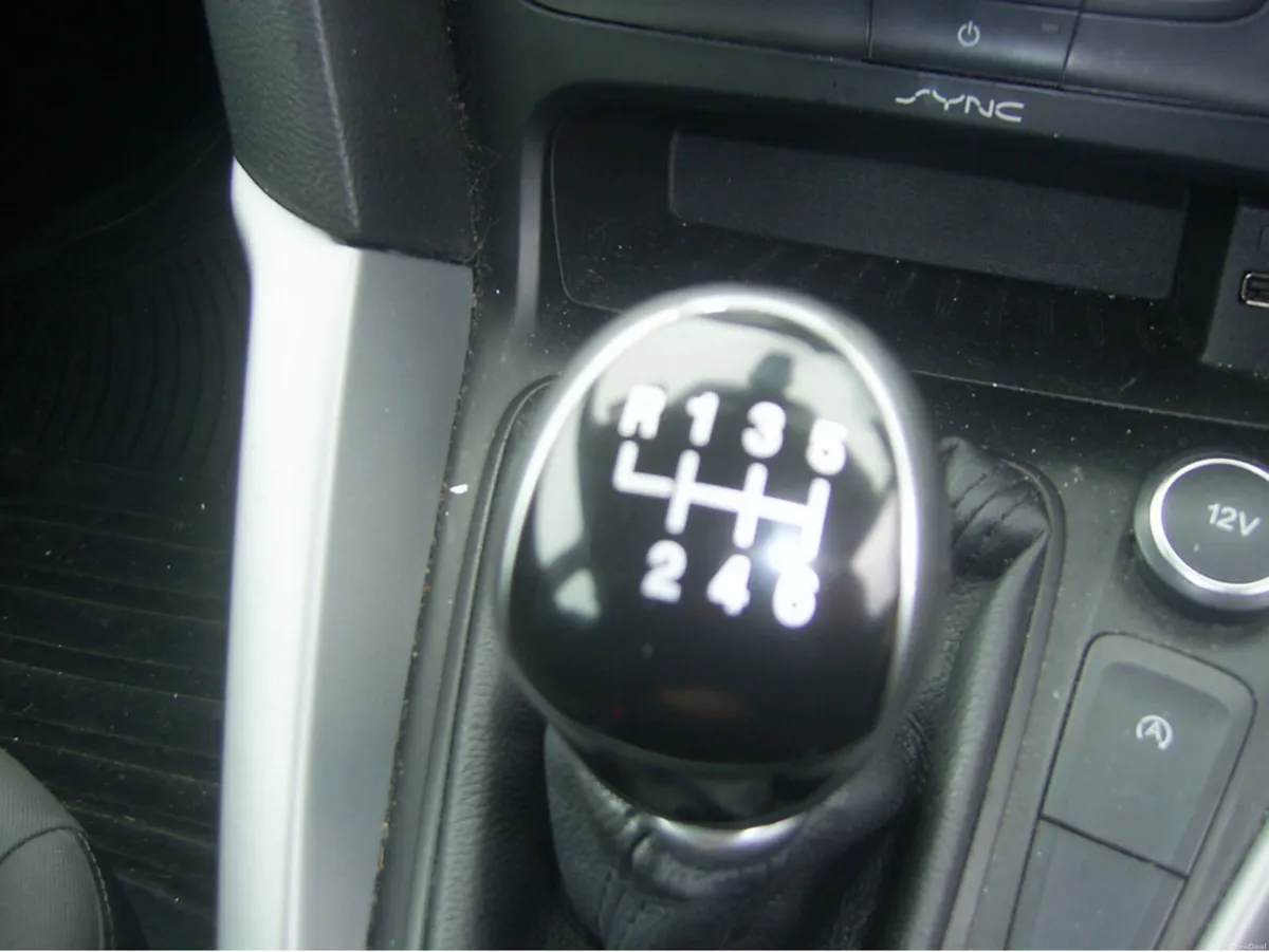 Ford Focus 1.5 TDCI ZETEC 120PS 5DR - Image 4