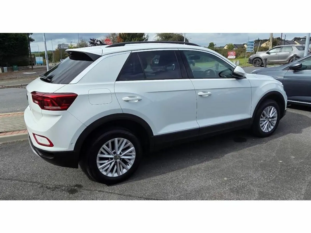 Volkswagen T-Roc LIFE 1.0 TSI MANUAL 6SPEED FWD 11 - Image 3
