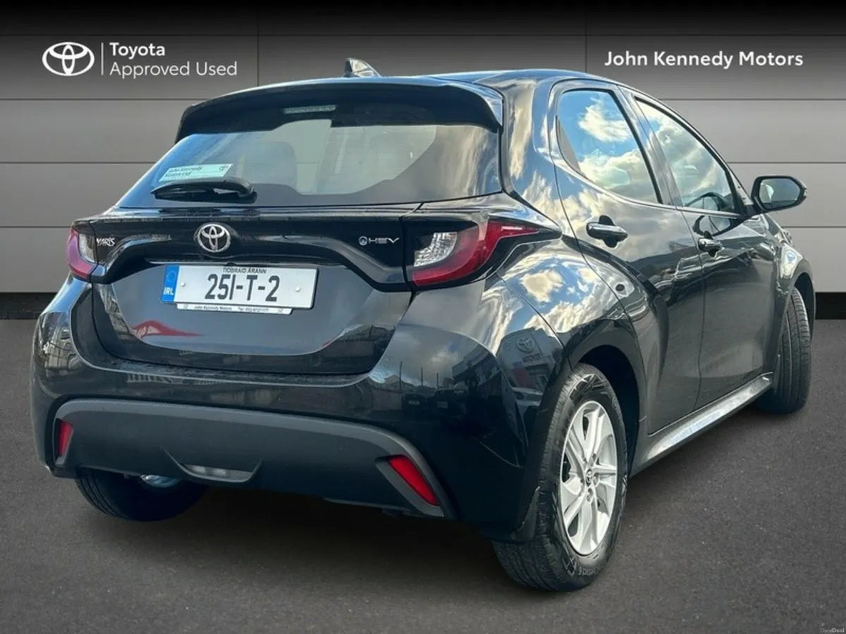 Toyota Yaris Hybrid 115 Luna - Image 2