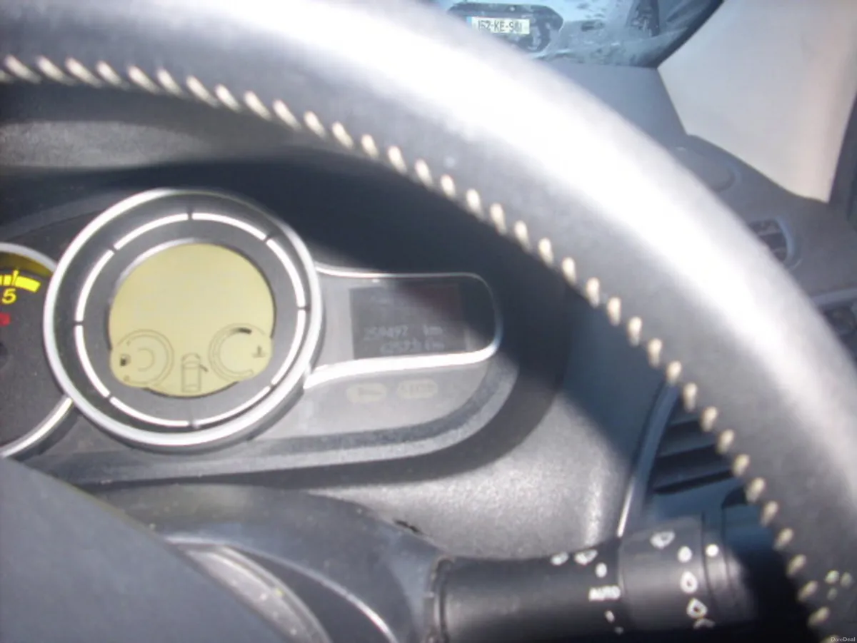 Renault Fluence 1.5 DCI 90 DYNAMIQUE 4 4DR - Image 4