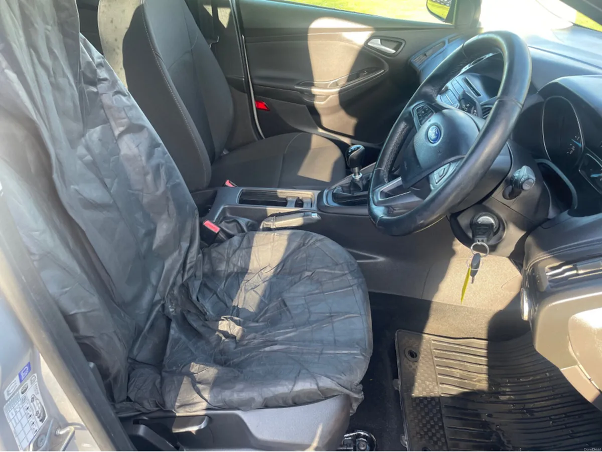 Ford Focus STYLE 1.6 TDCI 95PS 5DR 4DR - Image 4