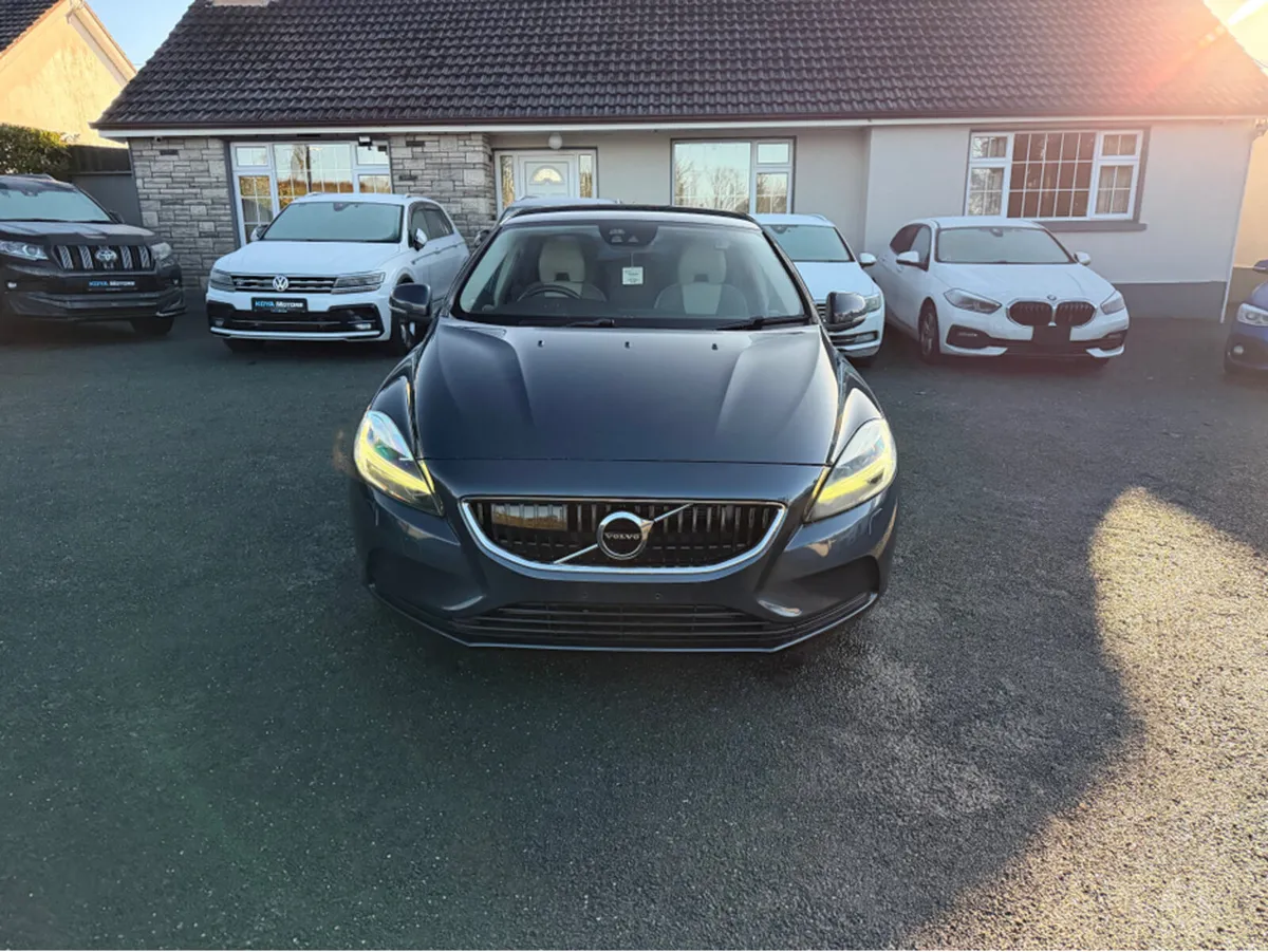 Volvo V40 2.0 D4 SE LUXURY PLUS DIESEL AUTOMATIC / - Image 2