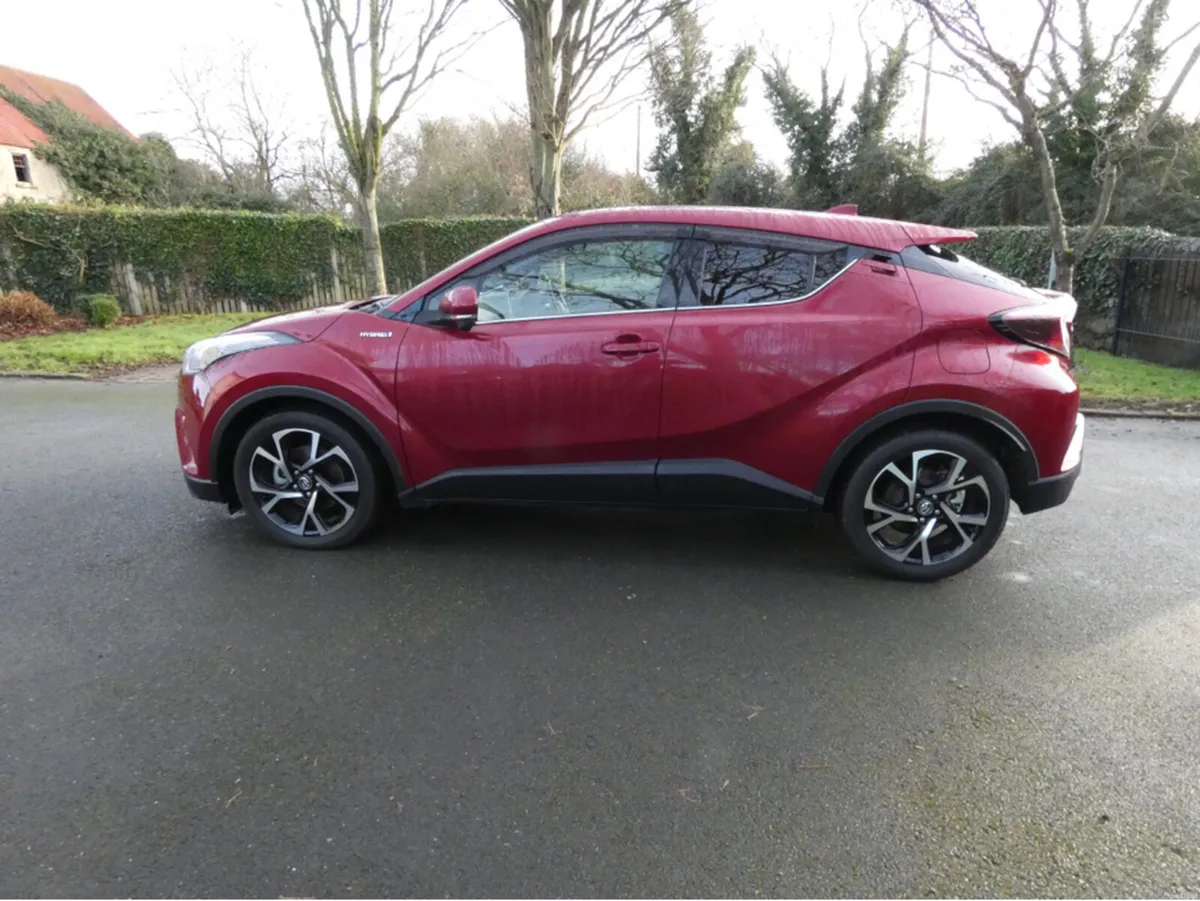 Toyota C-HR 1.8 AUTO HYBRID - Image 3
