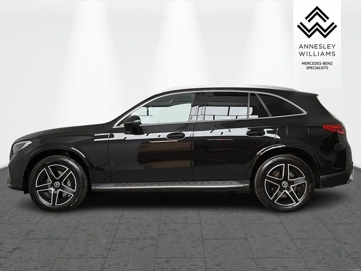 Mercedes-Benz GLC GLC300e AMG Line 4Matic - Image 5
