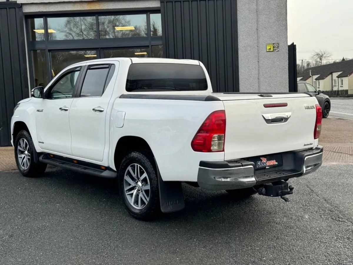 2.4 D-4D Invincible Pickup Double Cab 4dr Diesel M - Image 4