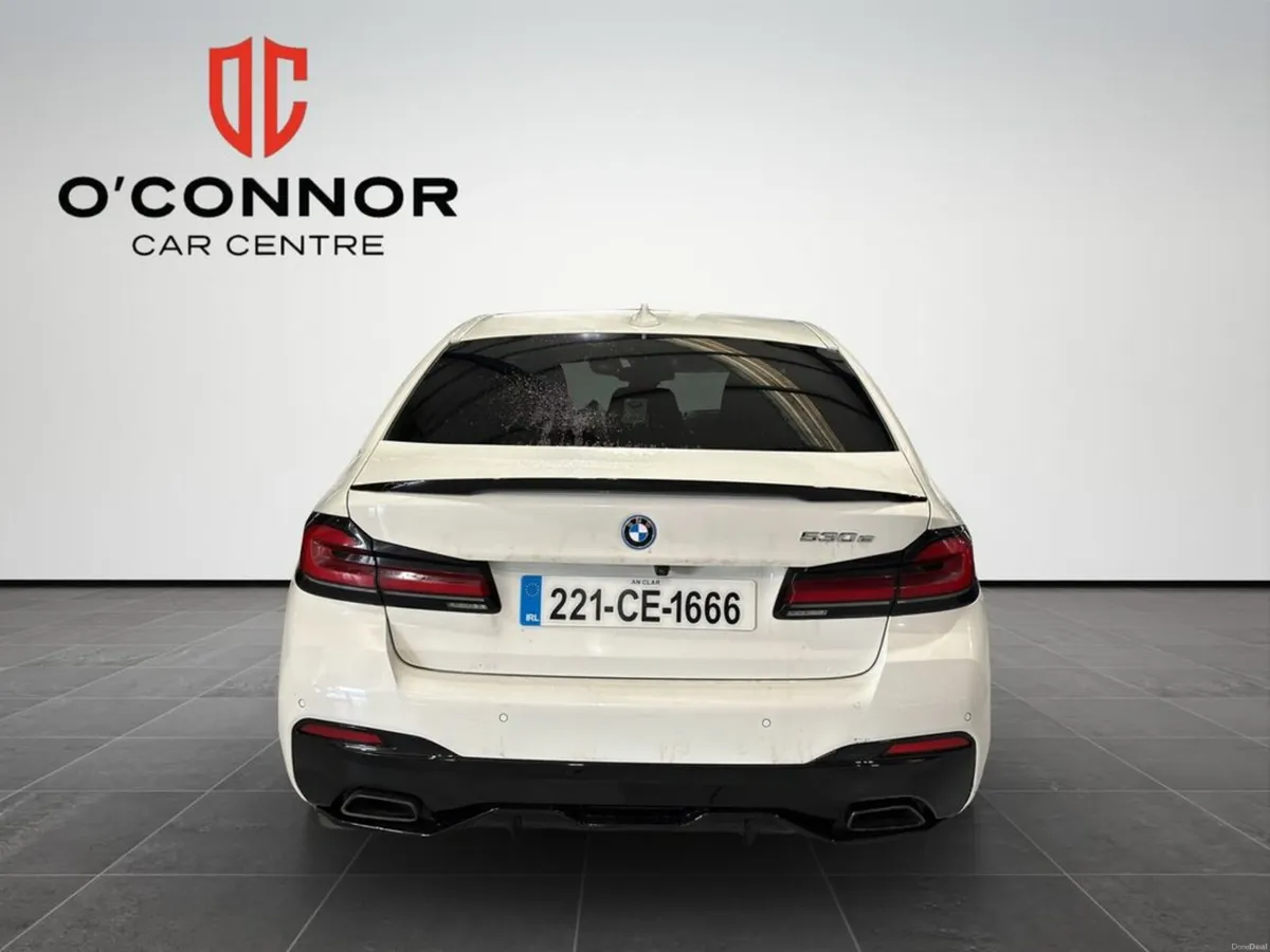 BMW 5-Series “The kind of BMW that makes you park - Image 4