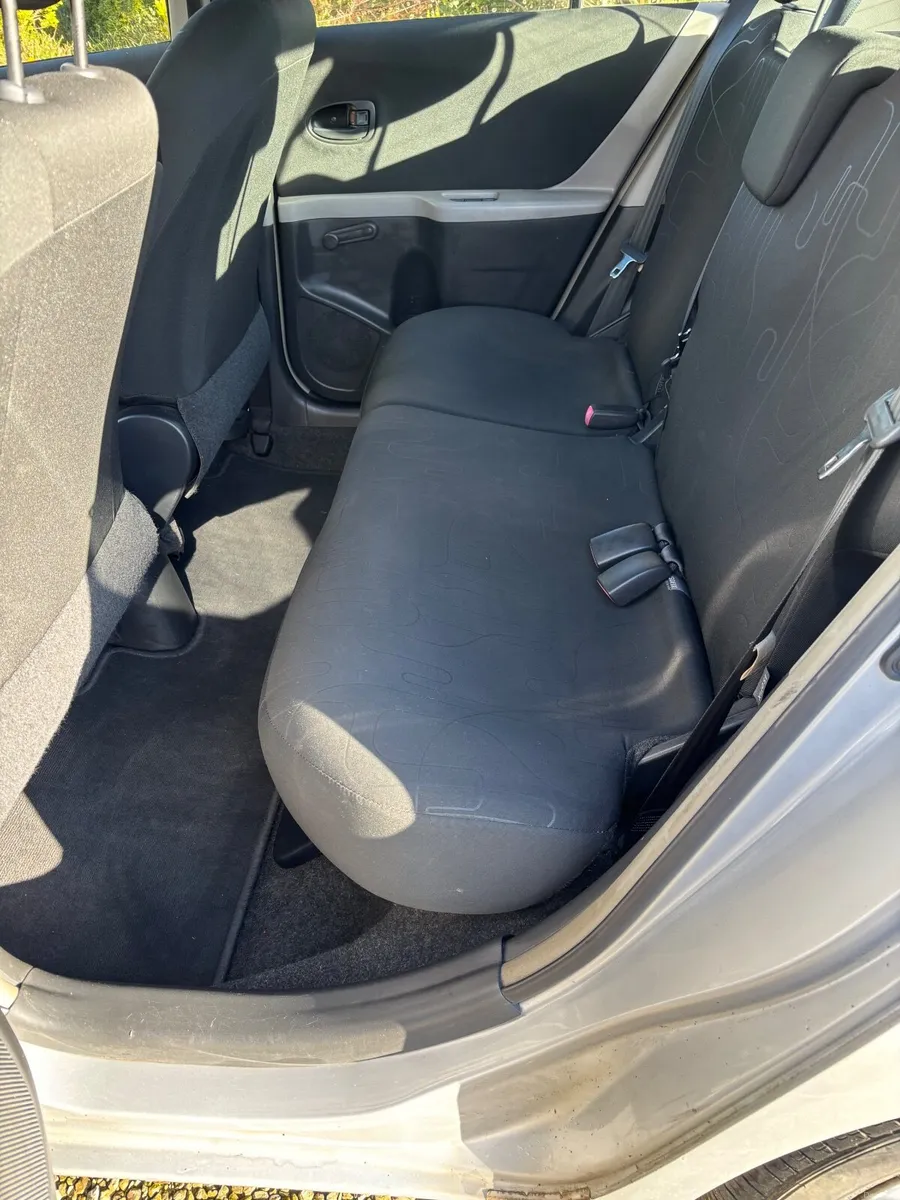 Toyota Yaris 2011 sport (1 lady owner from new) - Image 4