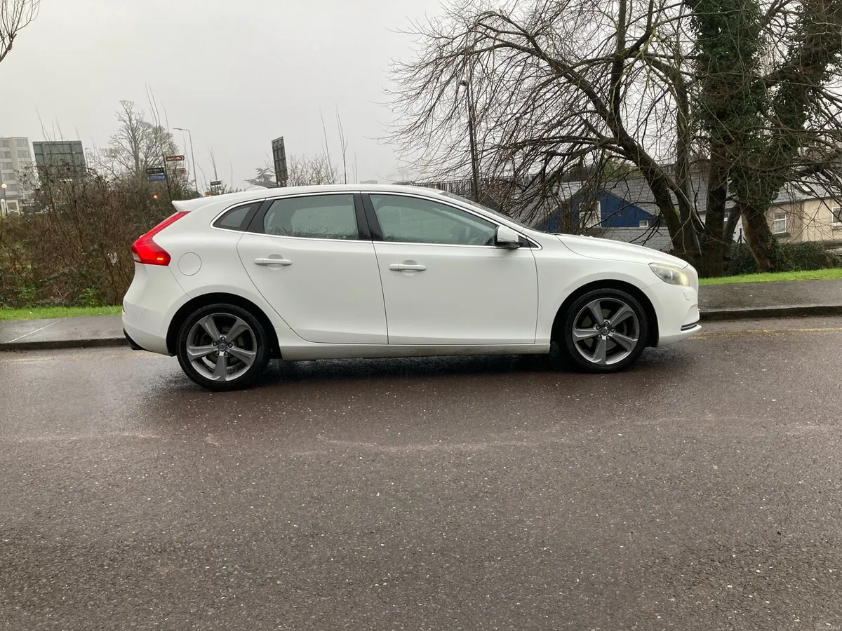 2014 Volvo V40 R-Design 1.6 Petrol Automatic - Image 2