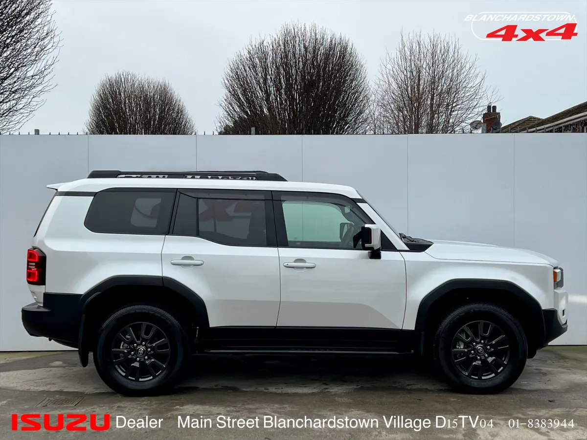 TOYOTA LANDCRUISER BUSHIDO 2.8 AUTOMATIC 7 SEATER - Image 4