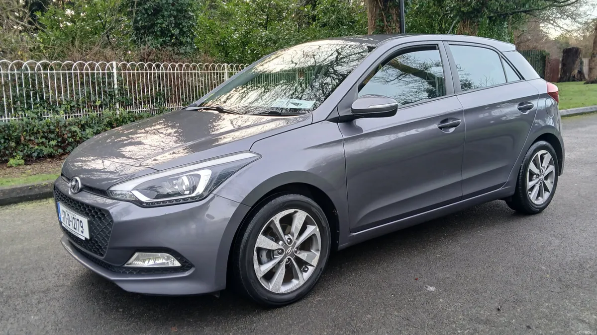 Hyundai i20 2017 1.2 DELUXE 5dr *1 OWNER* - Image 2