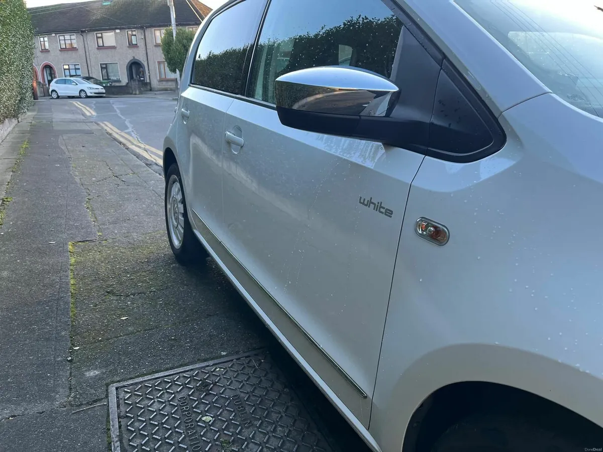 Volkswagen up! 2014 - Image 2