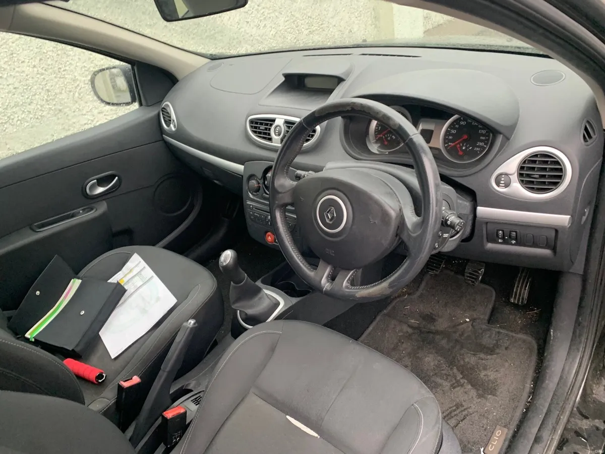 Renault Clio READ AD - Image 4