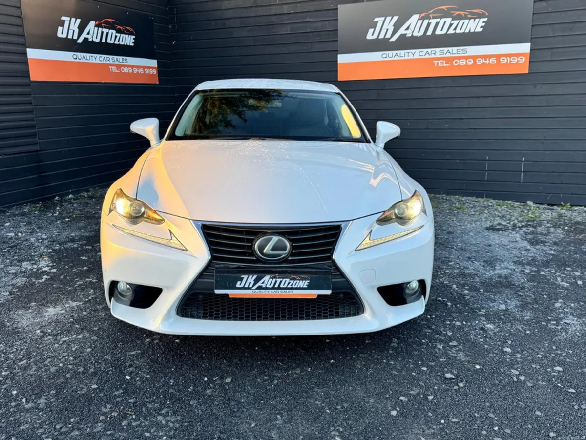 Lexus IS 2.5 HYRBID - Image 2