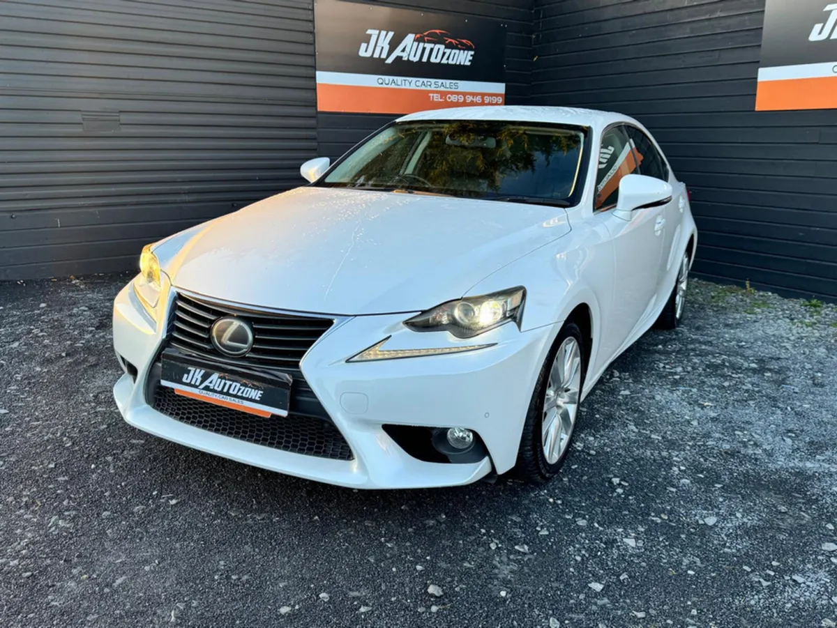 Lexus IS 2.5 HYRBID - Image 3