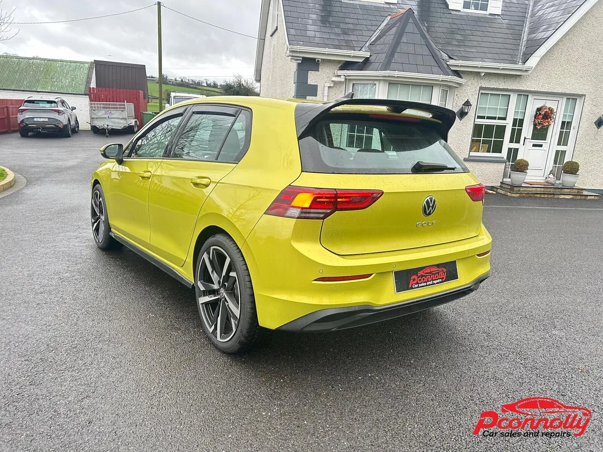 2022 Volkswagen Golf Life TDi - Image 3