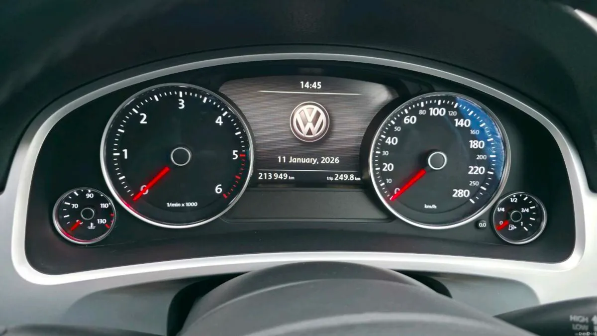Volkswagen Touareg 3.0 V6 TDI R-LINE Crewcab - Image 4