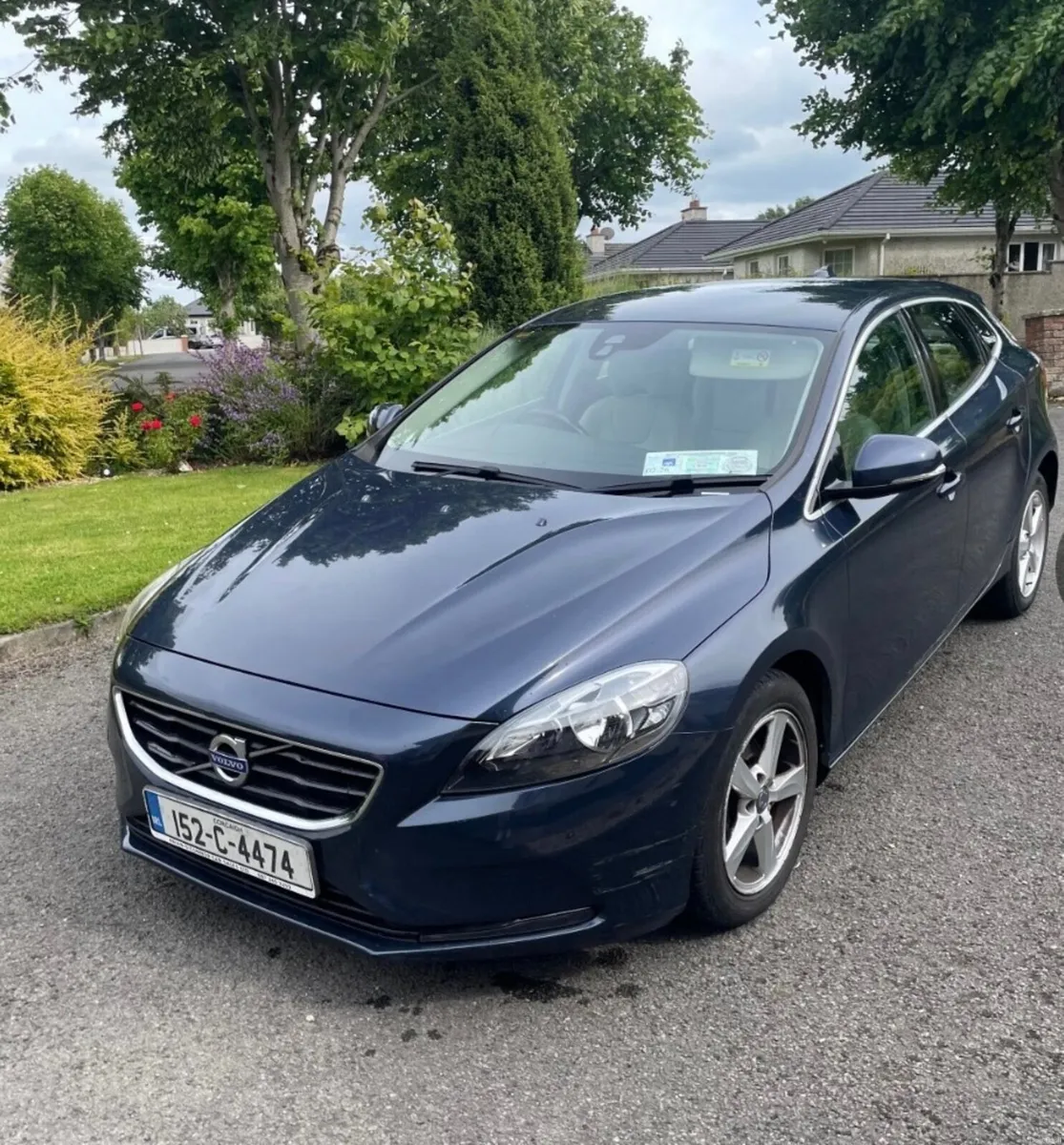 Volvo V40 2015 - Image 1