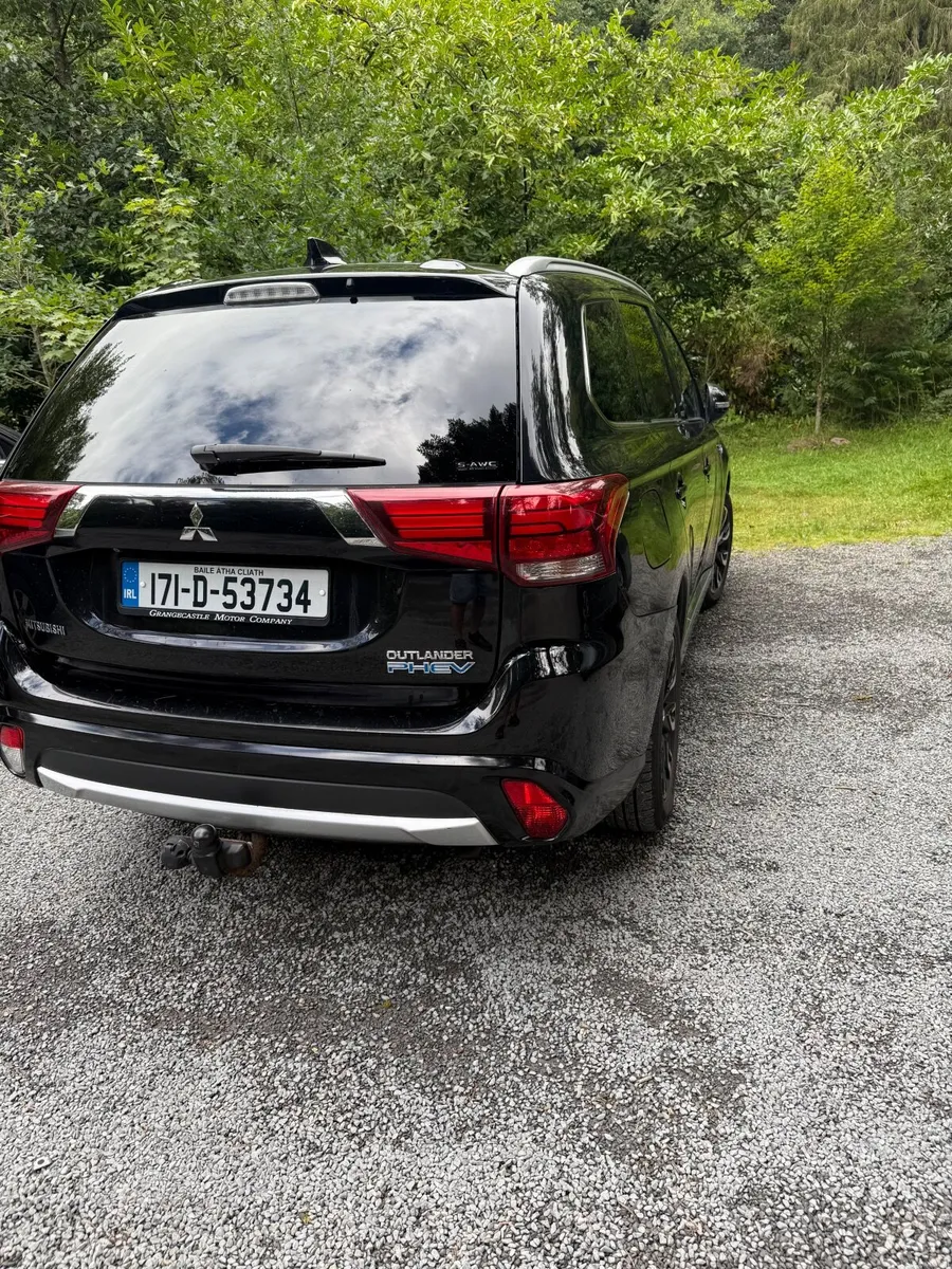 Mitsubishi Outlander 2017 PHEV PLUG IN HYBRID SUV - Image 2
