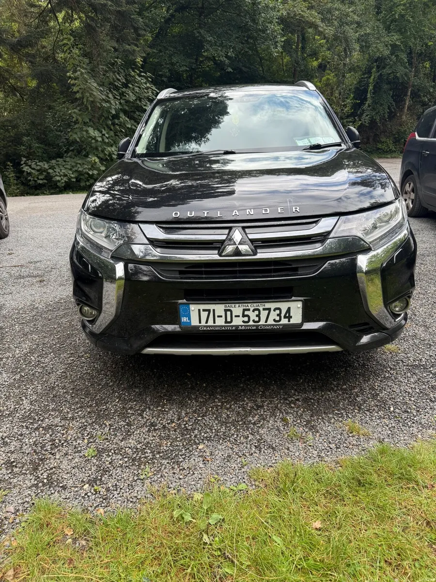 Mitsubishi Outlander 2017 PHEV PLUG IN HYBRID SUV - Image 4