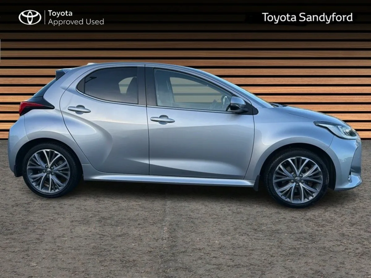 Toyota Yaris PLATINUM // FULL LEATHER // AIR CON / - Image 3