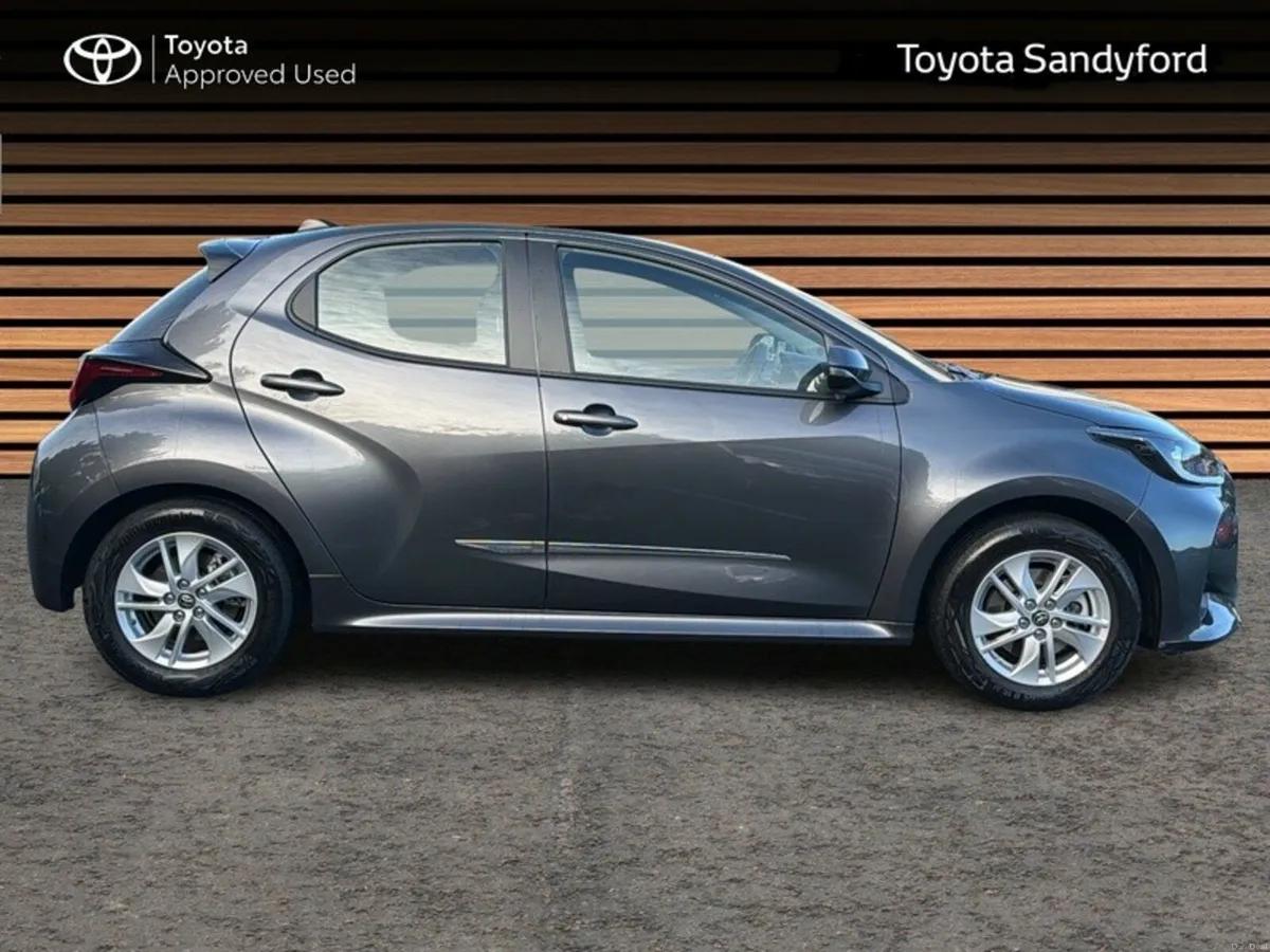 Toyota Yaris HYBRID LUNA // REAR CAMERA // TOYOTA - Image 3