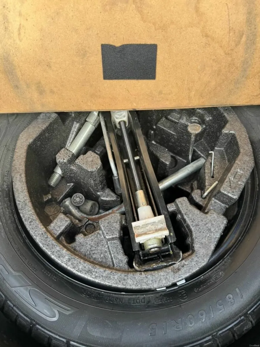 Skoda Rapid 2013 - Image 3