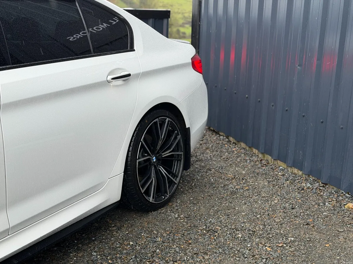 2017 (172) BMW 520d G30 M-Sport - Image 4