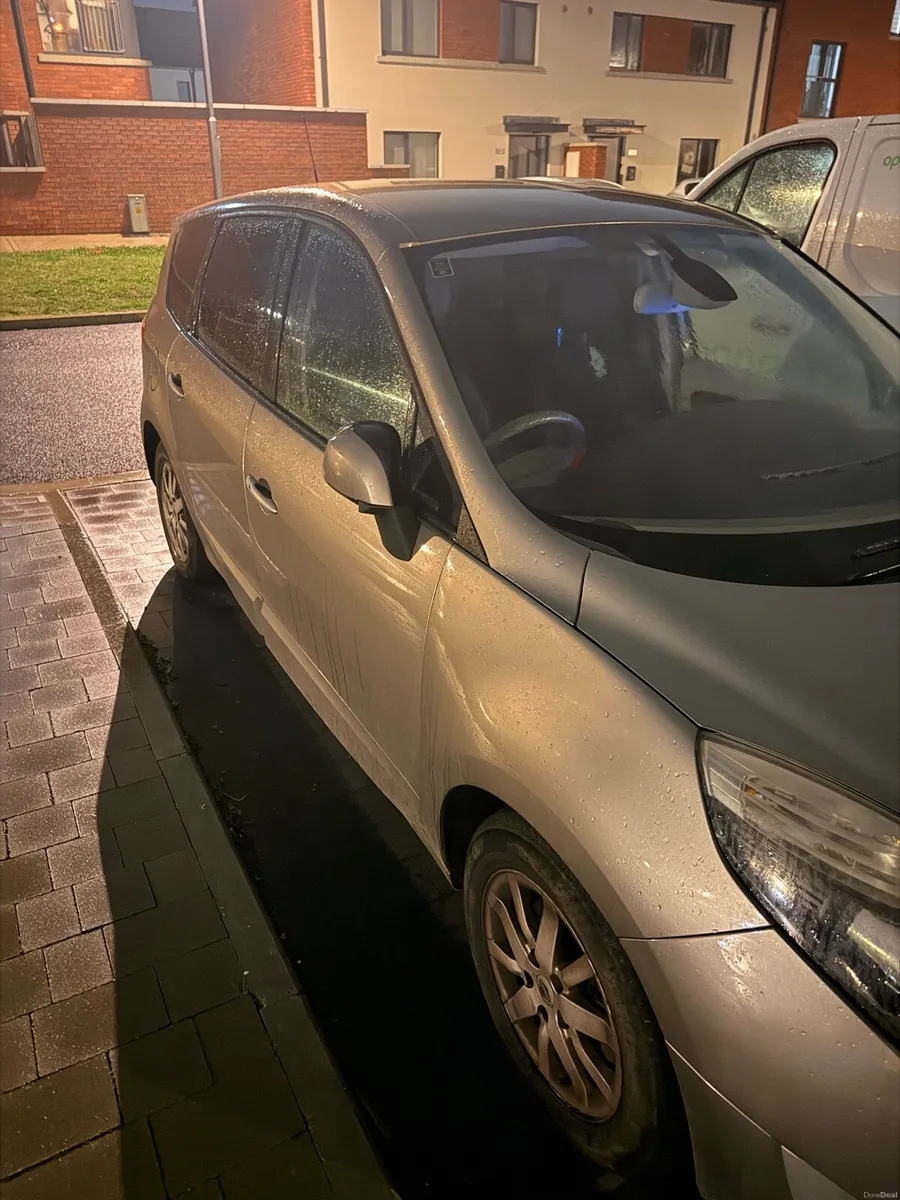 2010 Renault Grand Scenic Low Mileage - Image 4
