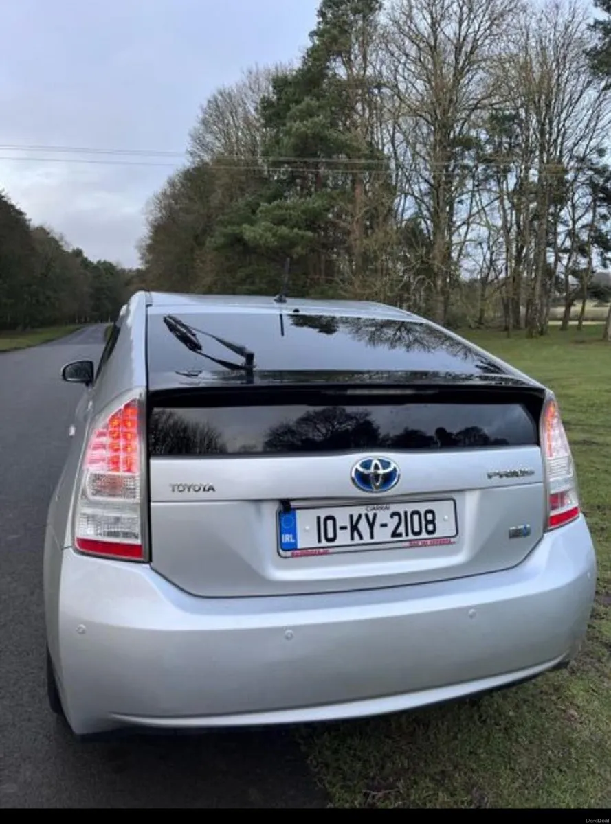 Toyota Prius 2010 - Image 2