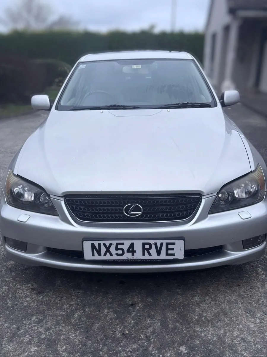 Lexus is200 SportCross - Image 4