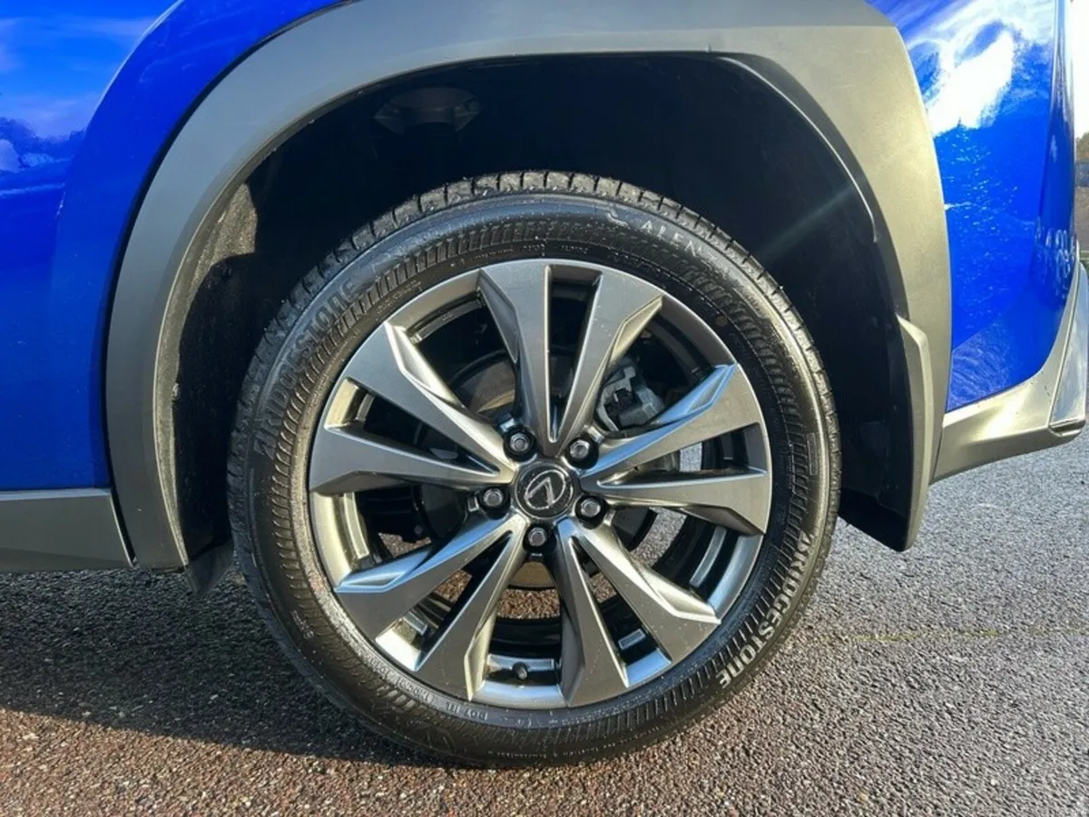 Lexus UX UX300H F SPORT DESIGN - Image 5