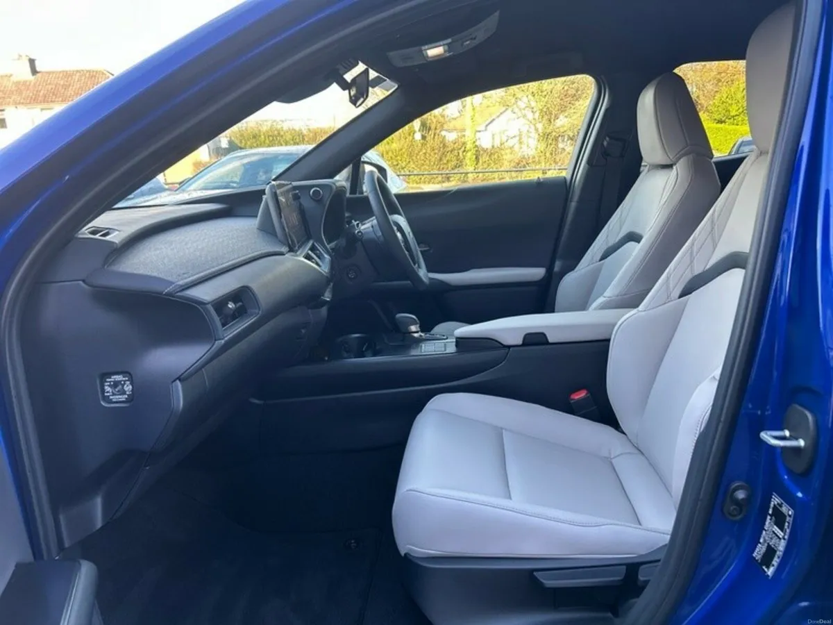 Lexus UX UX300H F SPORT DESIGN - Image 2