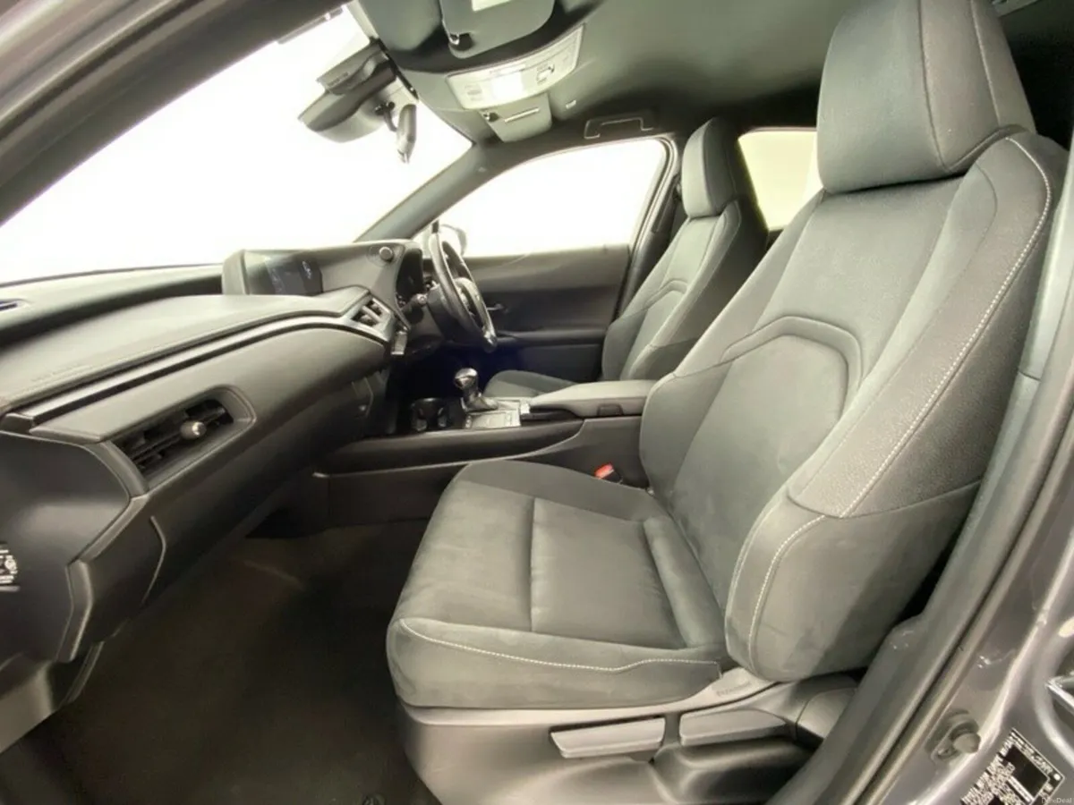 Lexus UX Dynamic - Image 2