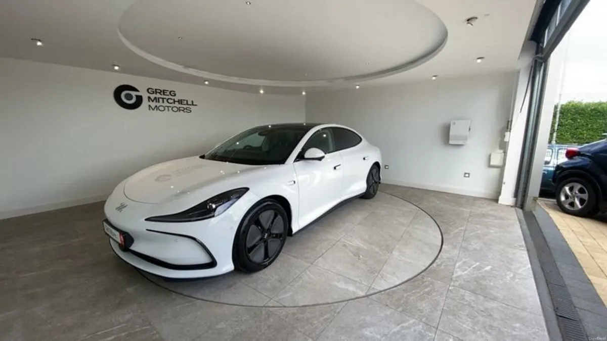 Other Other 300kW Long Range 100kWh 5dr Auto - Image 3