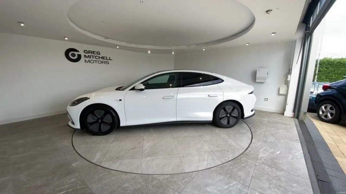 Other Other 300kW Long Range 100kWh 5dr Auto - Image 4