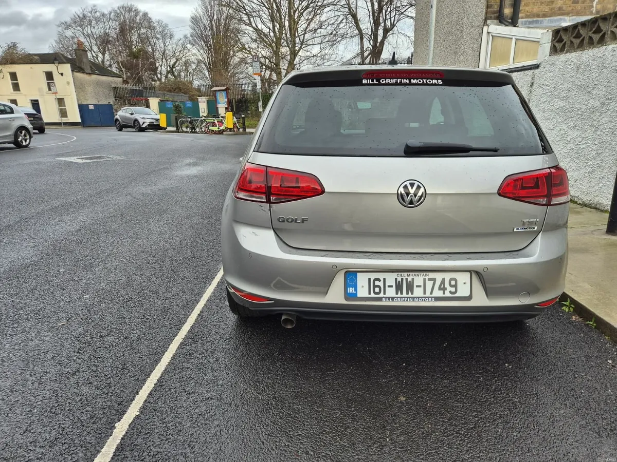 Volkswagen Golf 2016 1.2L TSI Highline - Image 4