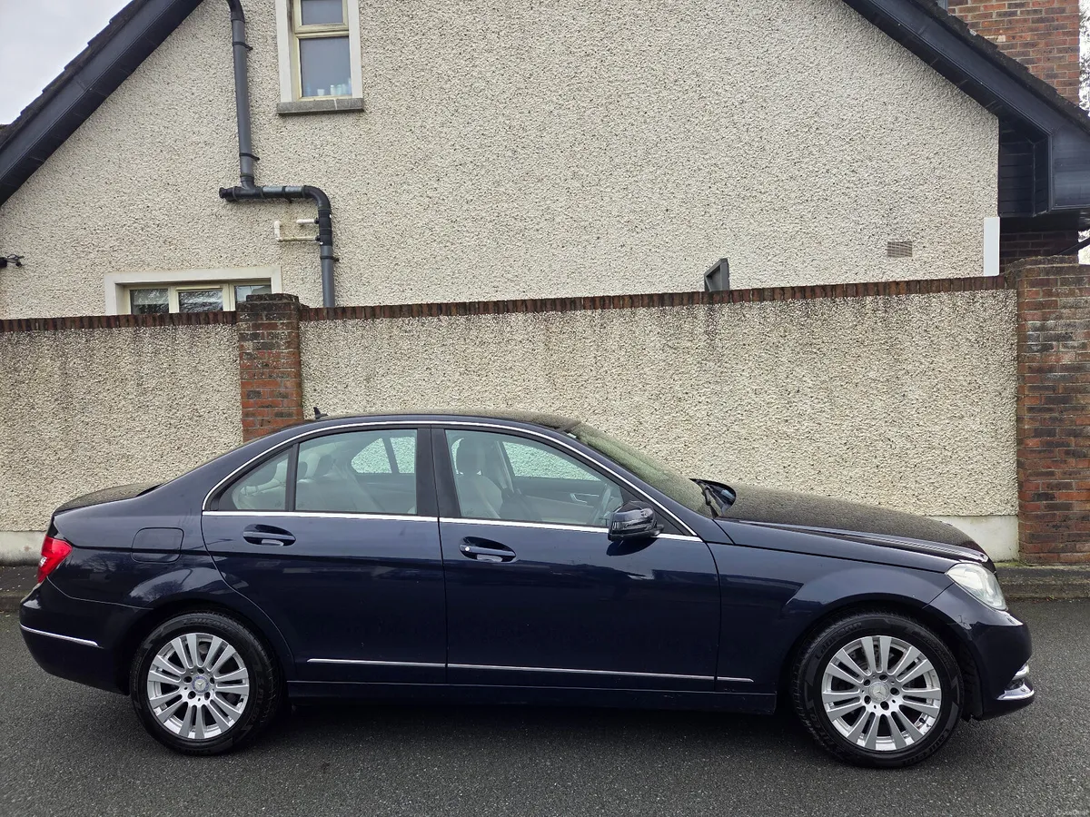 Mercedes C220 Auto, Superior condition - Image 3