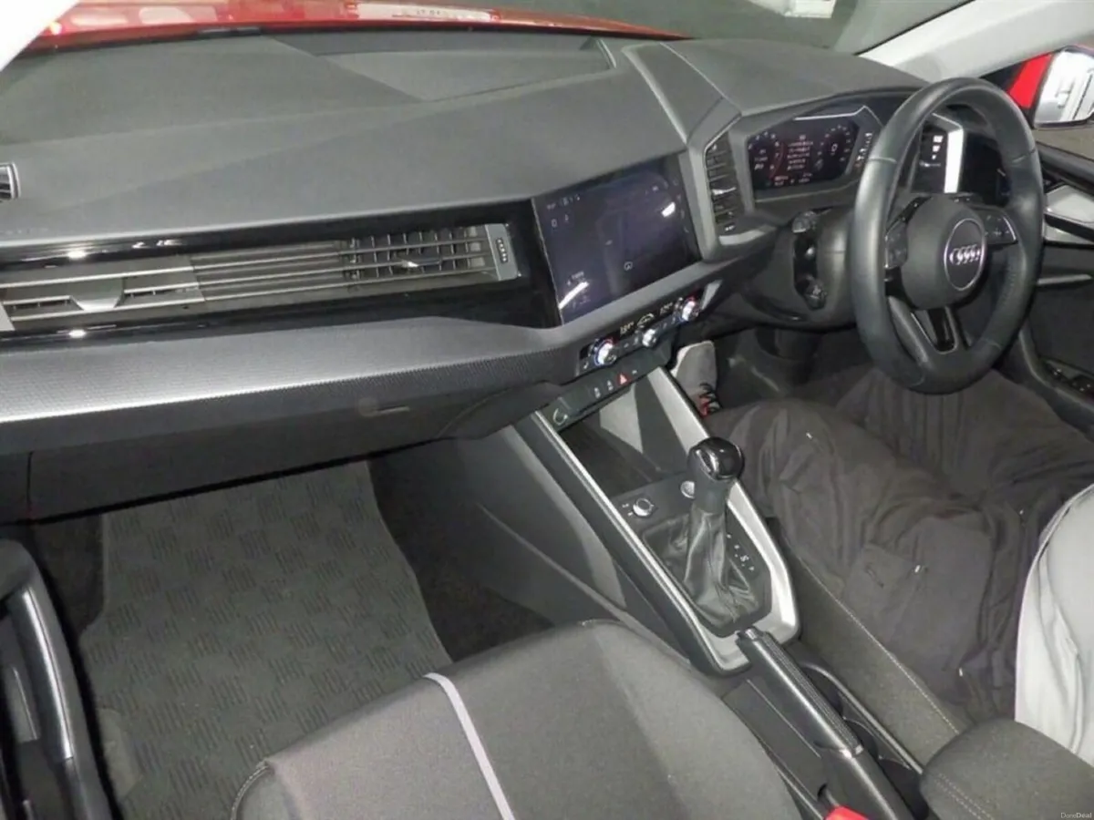 Audi A1 1.0 TFSI - FACTORY ALLOYS - REVERSE CAMERA - Image 3