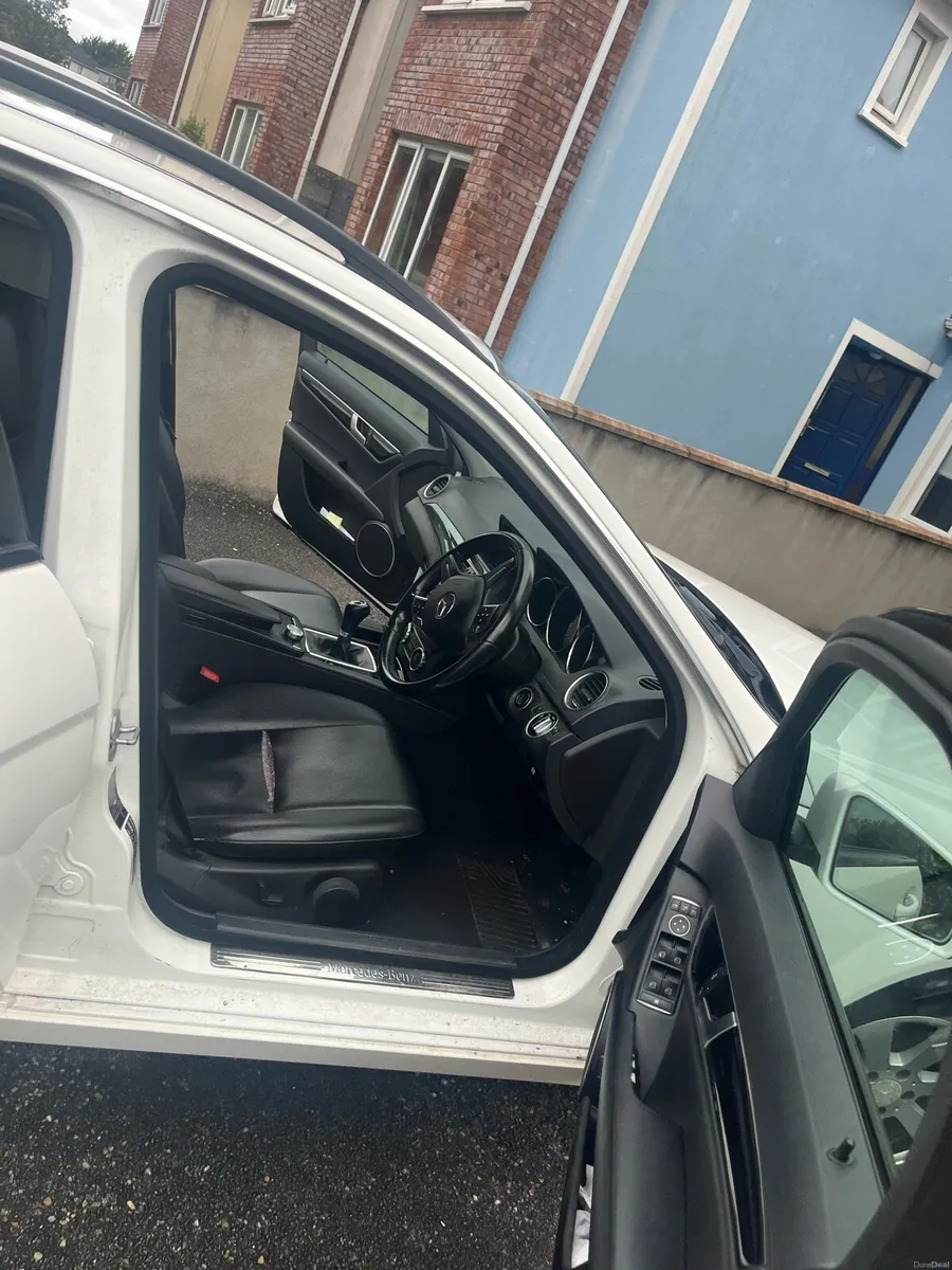 Mercedes 220 estate - Image 3